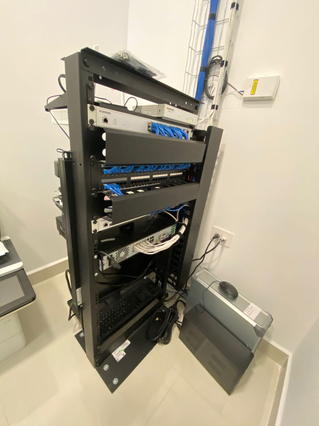 Exakta Cementera: Cuarto de comunicaciones